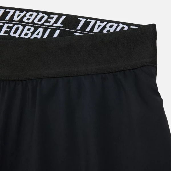 Dwuwarstwowe spodenki treningowe TEQBALL™ w kolorze czarnym z logo marki.