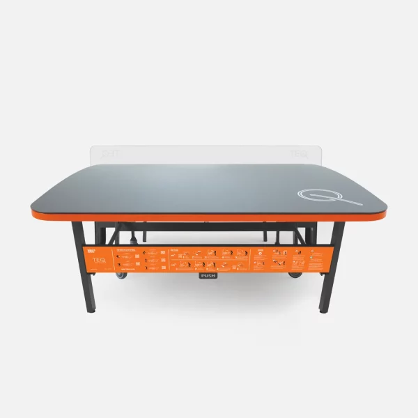 Profesjonalny stół do teqballa Teq Smart w kolorach czarnym i pomarańczowym z certyfikatami jakości.
